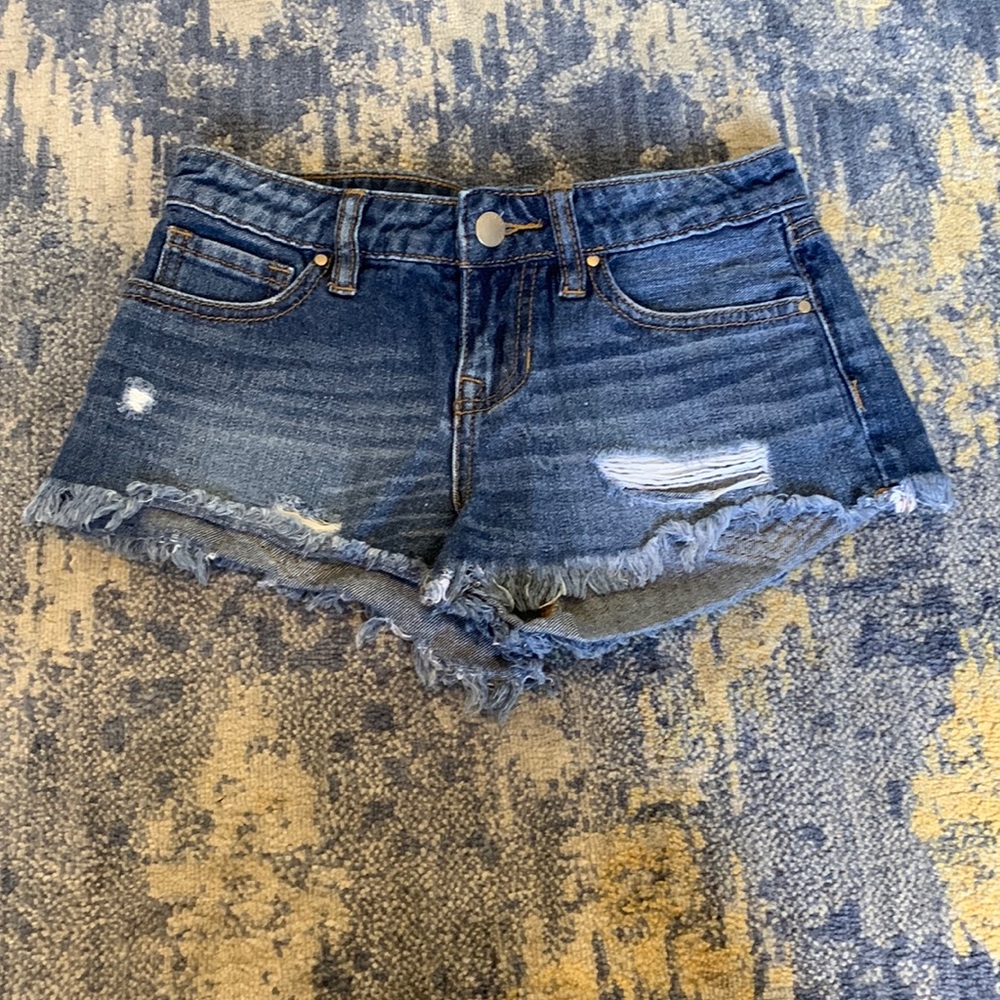 Never worn. Bullhead Denim Co. jeans low rise shorts. Size 00